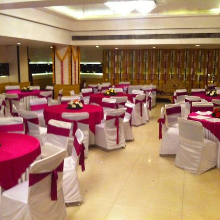 The Rajshahi Palace Hotel Indore Buitenkant foto