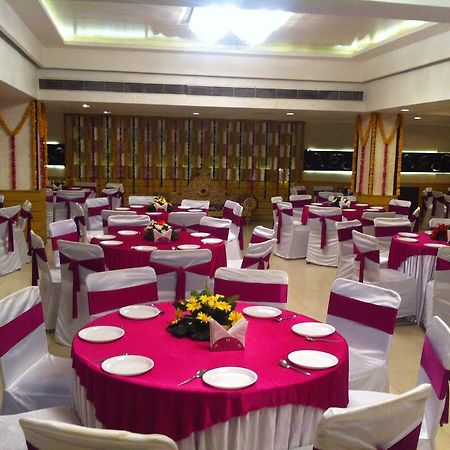 The Rajshahi Palace Hotel Indore Buitenkant foto