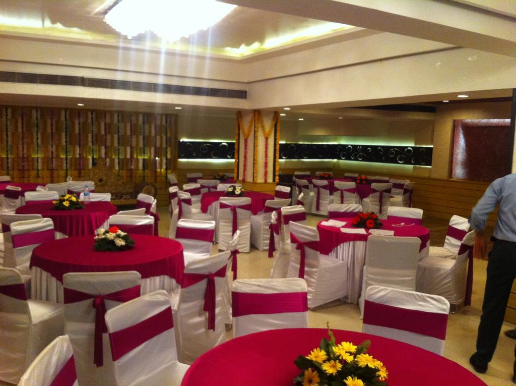 The Rajshahi Palace Hotel Indore Buitenkant foto