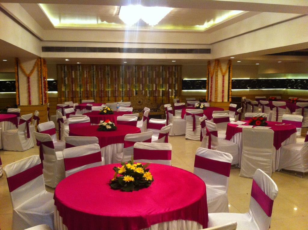 The Rajshahi Palace Hotel Indore Buitenkant foto