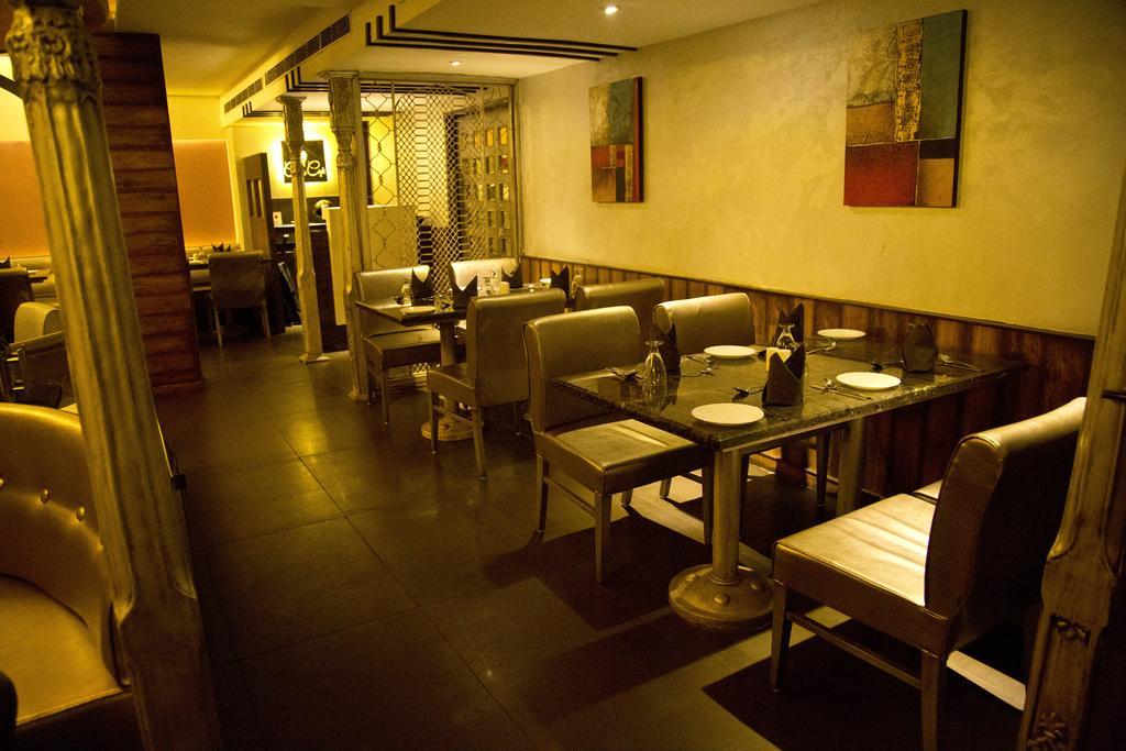The Rajshahi Palace Hotel Indore Buitenkant foto