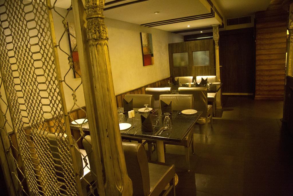 The Rajshahi Palace Hotel Indore Buitenkant foto