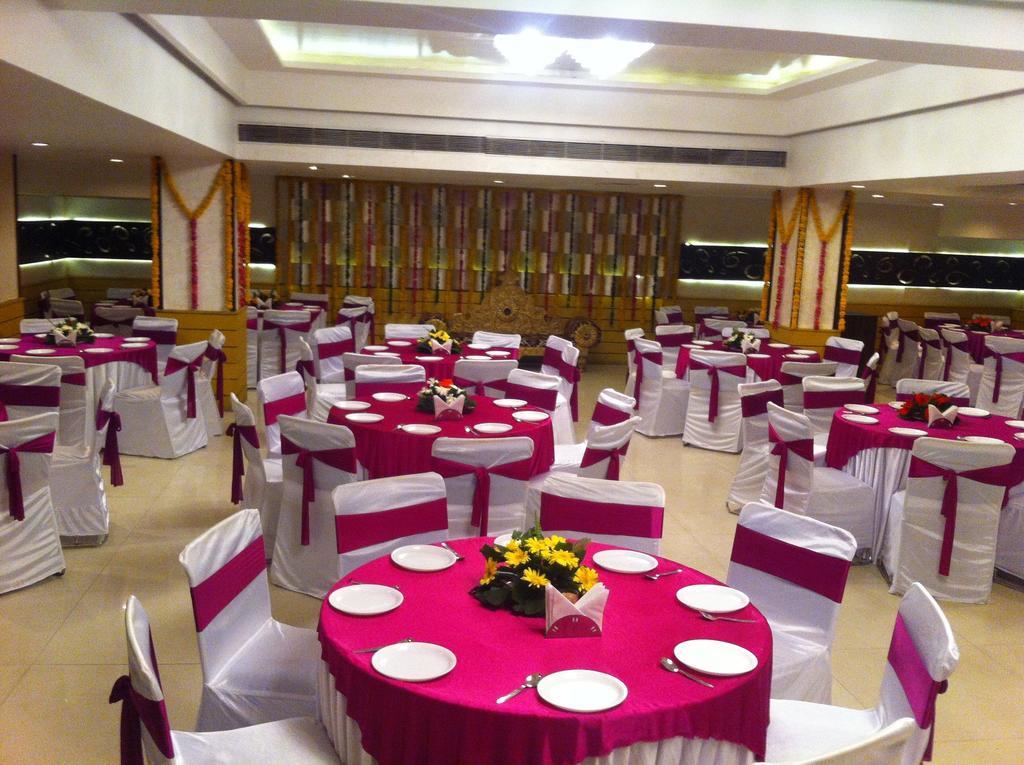 The Rajshahi Palace Hotel Indore Buitenkant foto