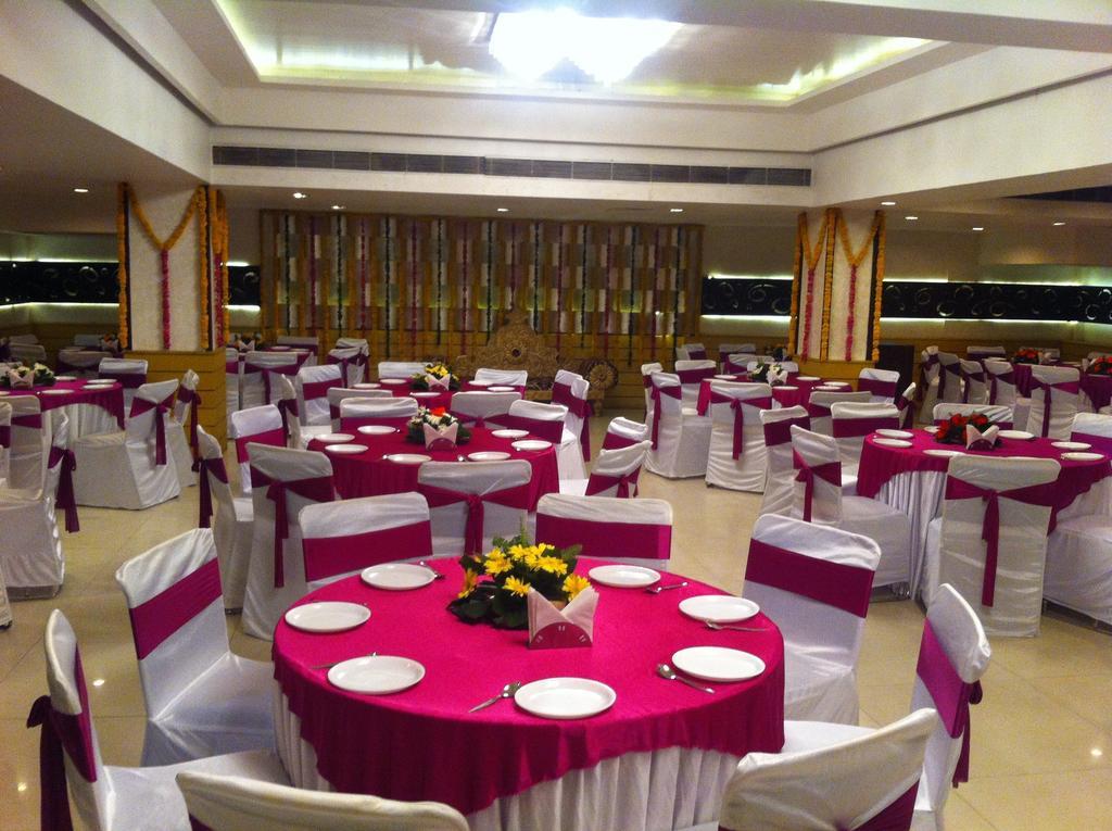 The Rajshahi Palace Hotel Indore Buitenkant foto