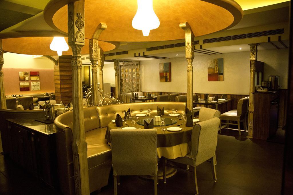 The Rajshahi Palace Hotel Indore Buitenkant foto