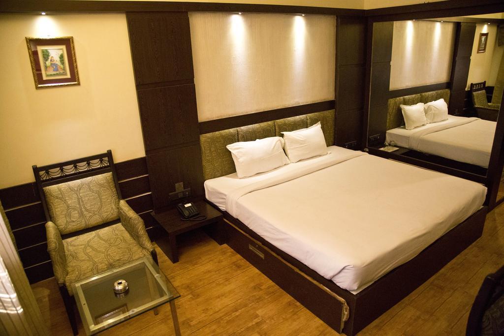The Rajshahi Palace Hotel Indore Kamer foto
