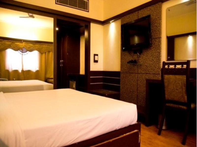 The Rajshahi Palace Hotel Indore Buitenkant foto
